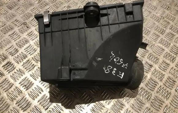BMW 7 E38 Air filter box 1702907