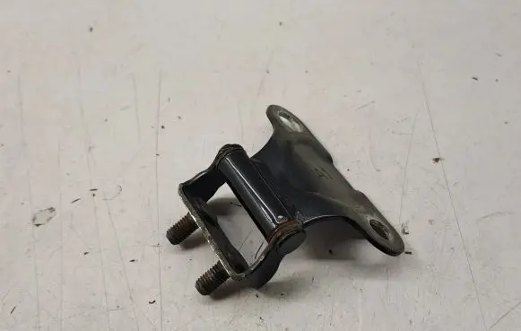 Toyota Corolla Verso AR10 Tailgate/trunk/boot hinge 6881002020