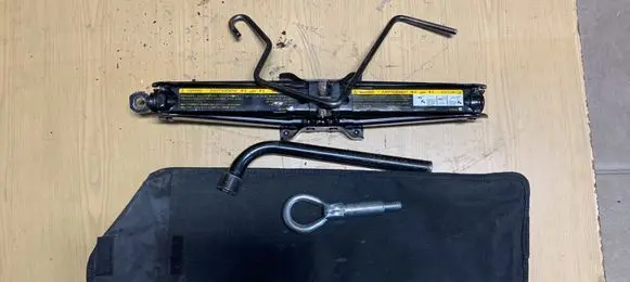 Opel Zafira B Tool set 