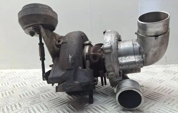 Toyota Auris 150 Turbo 172010R021 0704050096 0704050097