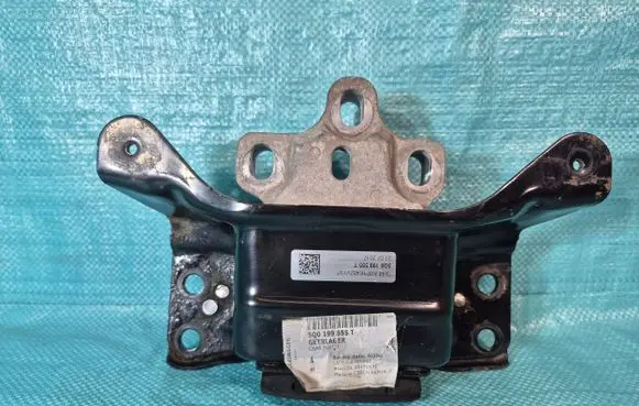 Audi A3 S3 8V Engine mount bracket 5Q0199555T 31072017 XX4AAP1K482YYU