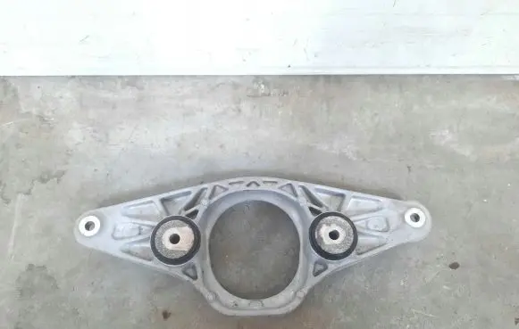 BMW M5 Rear differential/diff mount bracket 2284474