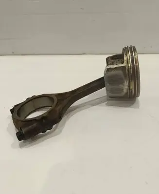 Mitsubishi Outlander Piston with connecting rod