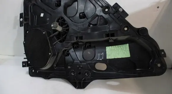 Ford Fiesta Rear window lifting mechanism without motor