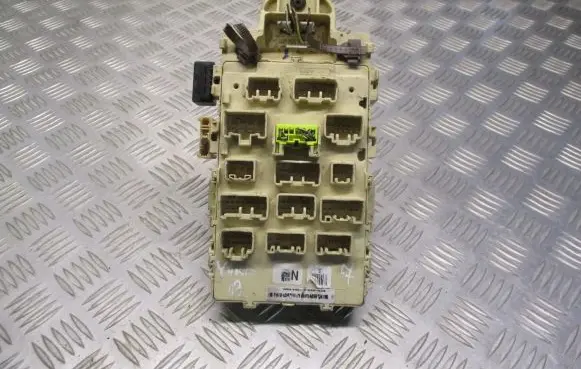 Toyota Yaris Fuse box set 82730-0D020