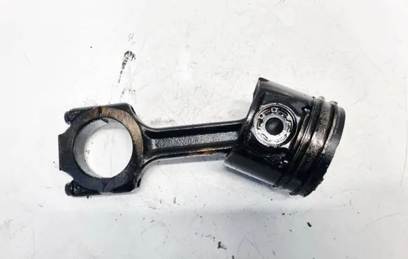 Opel Astra H Piston with connecting rod