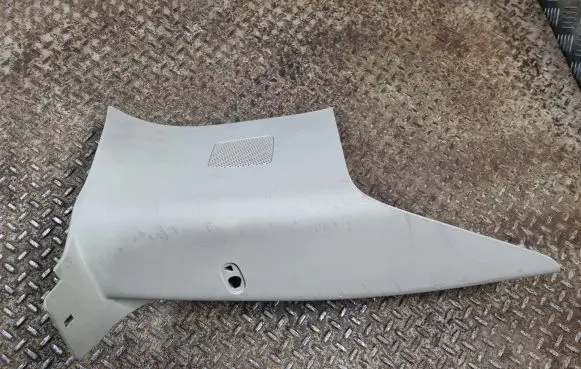 Cadillac Escalade (C) pillar trim 15901356 15186672