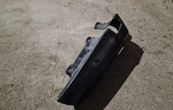 Rear/tail light trim molding