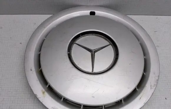 Mercedes-Benz E W124 R15 wheel hub/cap/trim 1244010224 7226300