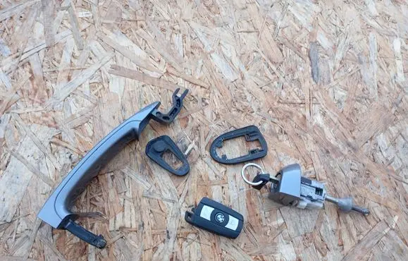 BMW 1 E81 E87 Front door exterior handle E8XL12