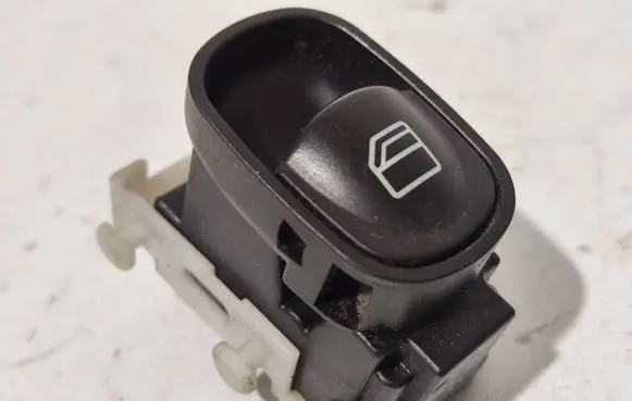 Mercedes-Benz C W203 Electric window control switch 501807 A2038200210