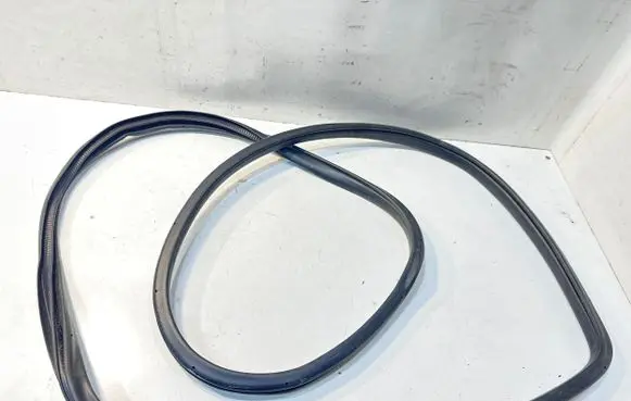 Renault Koleos II Rear door rubber seal (on body) 