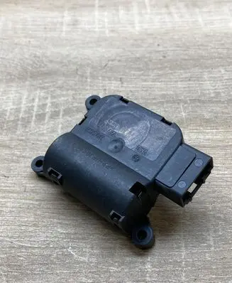 Volkswagen Golf V Air flap motor/actuator 1K0907511 0132801345