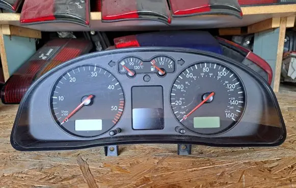 Volkswagen PASSAT B5 Speedometer (instrument cluster) 3B0920922A 110008961013