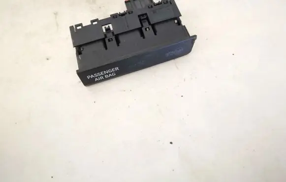 Passenger airbag on/off switch