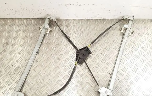 Front window lifting mechanism without motor