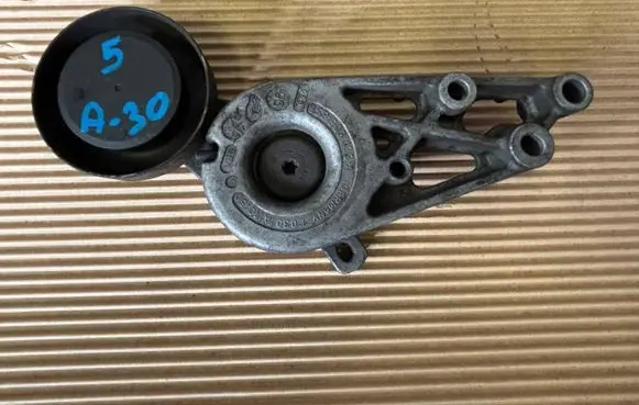 Audi TT Mk1 Generator/alternator belt tensioner 058903133A
