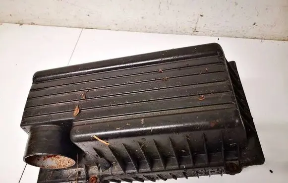 Peugeot 406 Air filter box 8052177