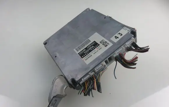 Toyota Avensis T220 Engine control unit/module 1758005121 8966144300