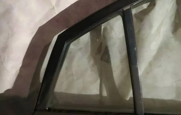 Mazda 6 Rear vent window glass 