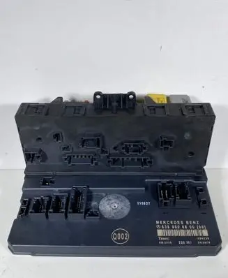 Mercedes-Benz Vito Viano W639 Fuse module 6399000800 404435 ZGS001