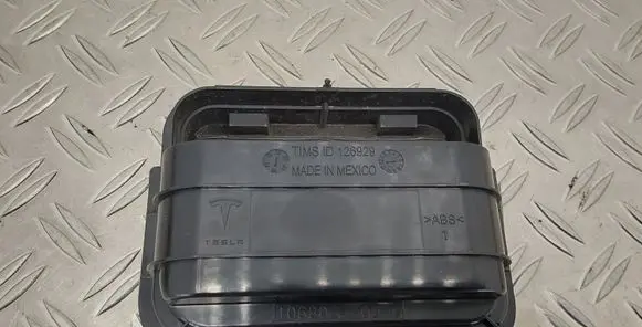 Tesla Model X Quarter panel pressure vent B280B62 106803400C