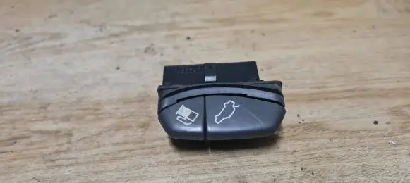Tailgate opening switch