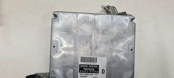 Toyota Corolla Verso E121 Engine control unit/module 896610F090 MB1758007614