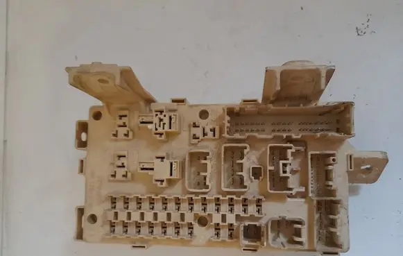 Toyota Avensis T250 Fuse module 8264105060A