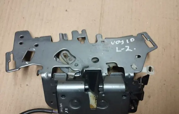 Chrysler Voyager Sliding door lock 