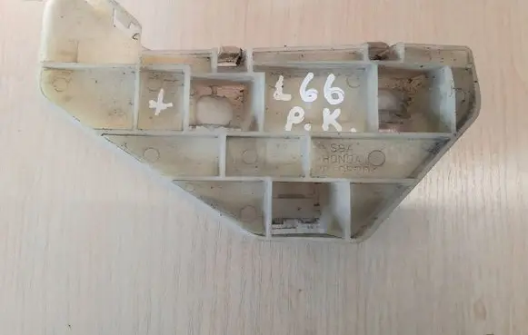 Front bumper mounting bracket