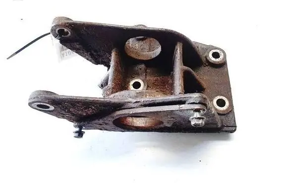 Engine mounting bracket
