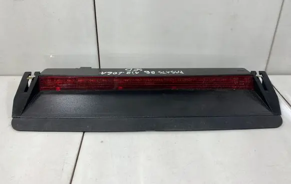 Volkswagen PASSAT B6 Third/center stoplight 3C5945087