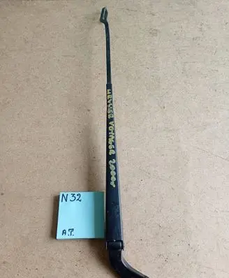Chrysler Voyager Front wiper blade arm 5988998898