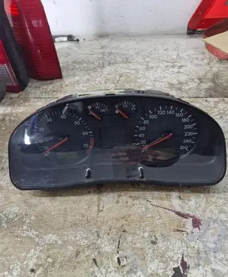 Volkswagen PASSAT B5 Speedometer (instrument cluster) 3B0919861B 110008793010