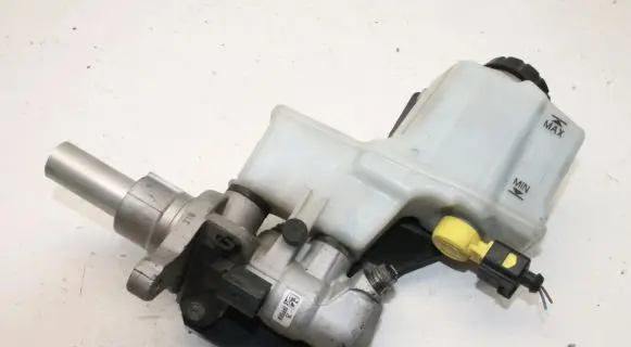 Volkswagen PASSAT B8 Master brake cylinder