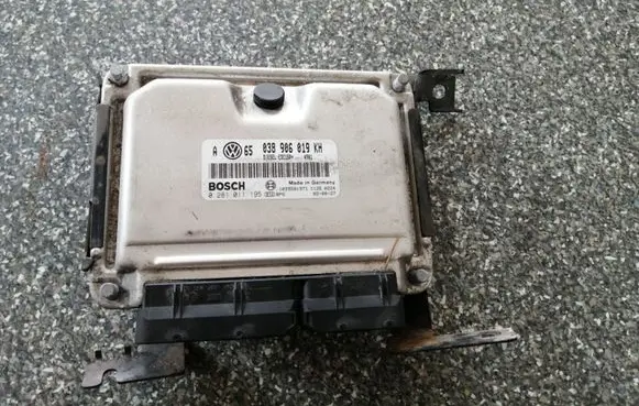 Volkswagen Golf IV Engine control unit/module 0281011195KH 0281011195