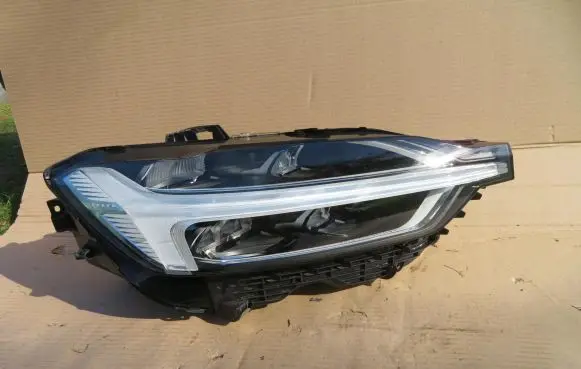 Volvo XC60 Headlight/headlamp 31656615
