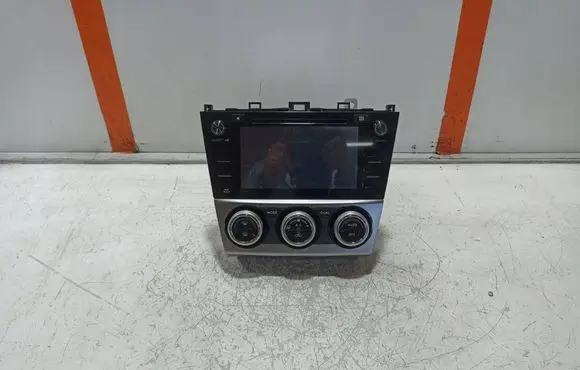 Subaru XV I Radio/CD/DVD/GPS head unit 86271FJ350