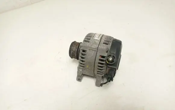 Hyundai Tucson TL Generator/alternator 373002A700