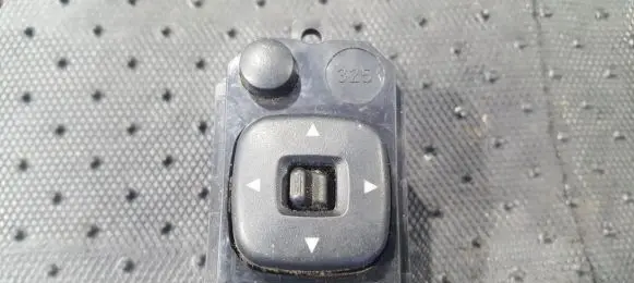 Wing mirror switch