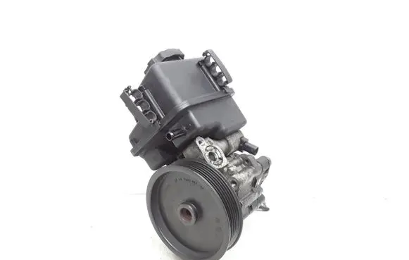 Mercedes-Benz E C207 W207 Power steering pump A0064661501 7693900509