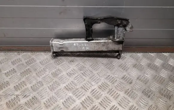 Audi A8 S8 D4 4H Front bumper mounting bracket 4H0806063E