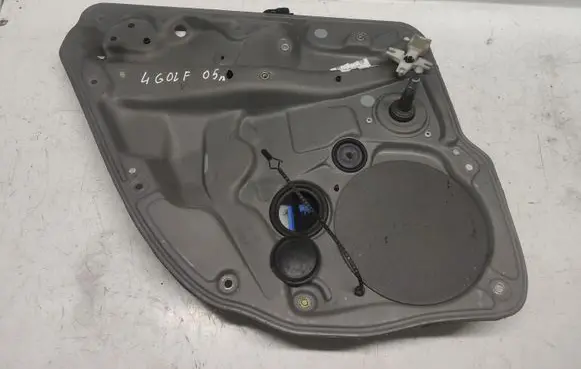 Rear door manual window regulator