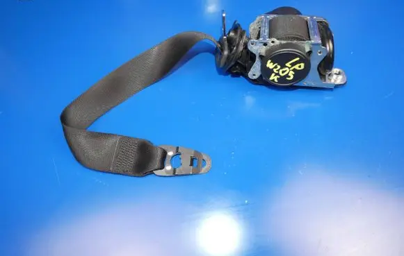 Mercedes-Benz C W205 Front seatbelt