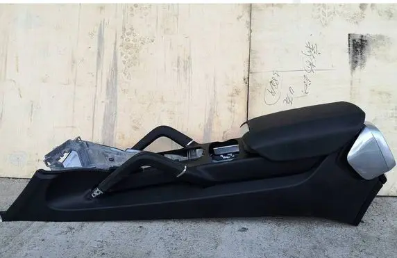 Porsche Cayenne (92A) Center console 