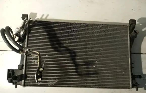 Opel Signum Coolant radiator 13108569