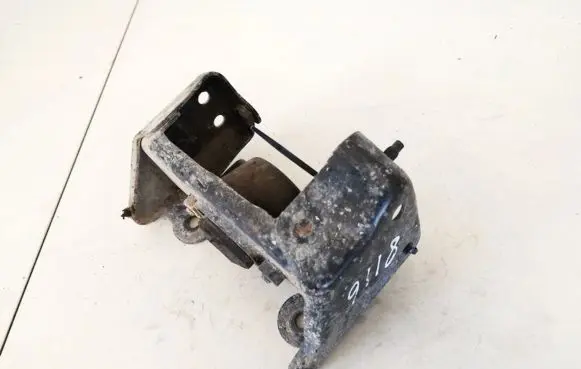 Peugeot 206 Engine mount bracket