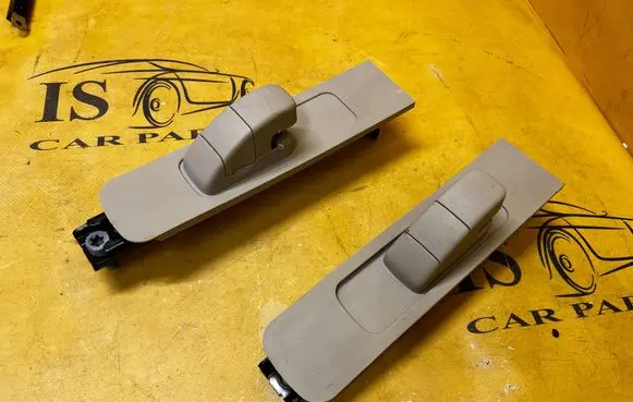 Ford Fusion II Seat belt adjustment rail 