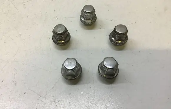 Toyota RAV 4 (XA50) Nuts/bolts 
